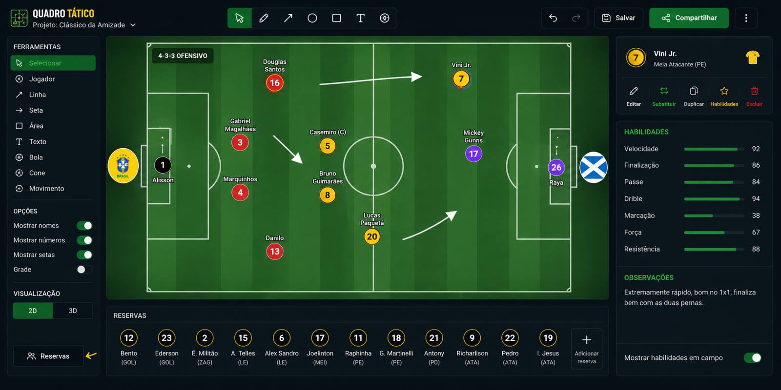 Campo de futebol iluminado por holofotes
